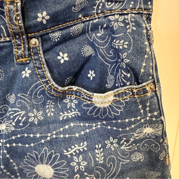 Levi's Denim Wide Leg Jeans with White Floral Boho Pattern - Picture 4 of 9